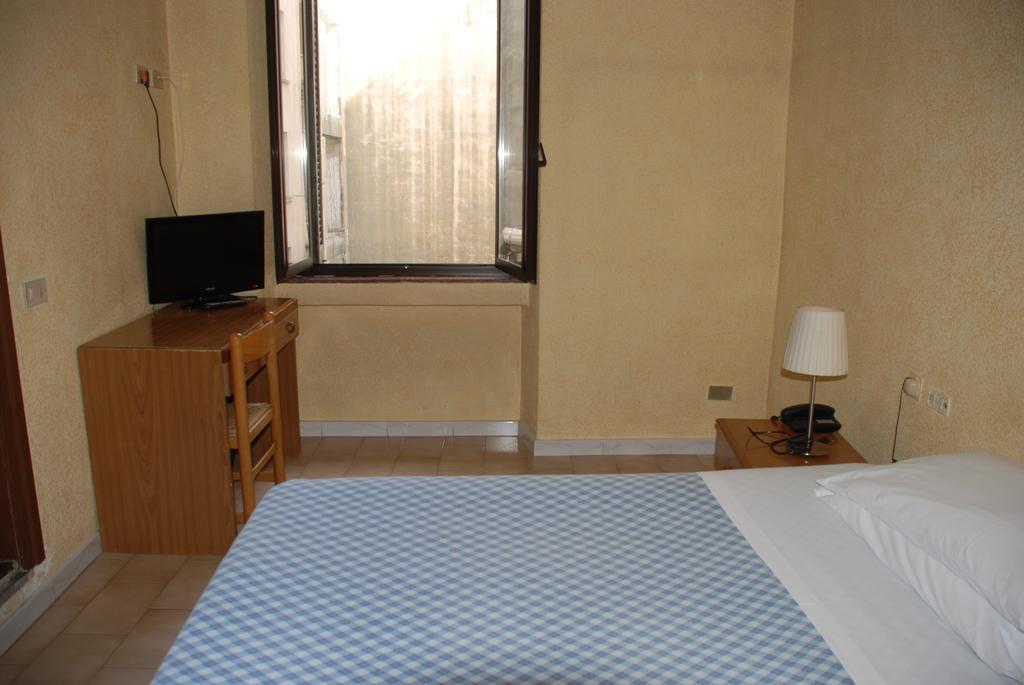 Hotel Verona 米兰 客房 照片