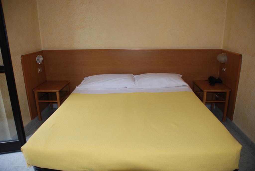 Hotel Verona 米兰 客房 照片
